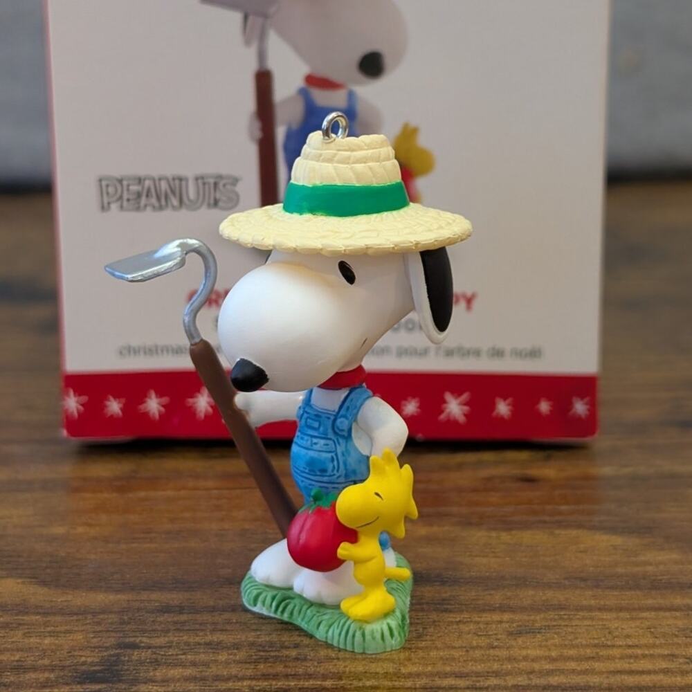 Hallmark Green Thumb Snoopy Spotlight On Snoopy 2016 Keepsake Ornament
